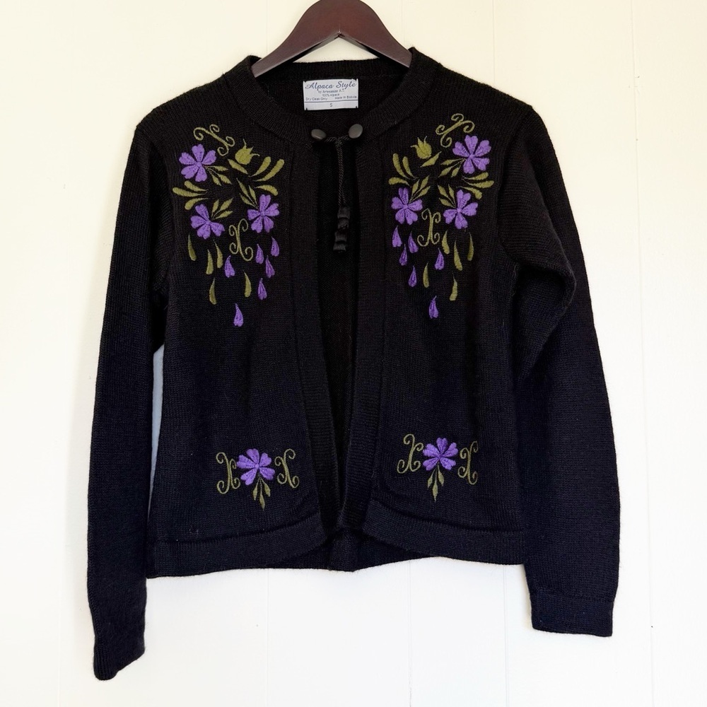 ARTESANIAS 100% Alpaca Embroidered Cardigan Sweater Black Purple Small